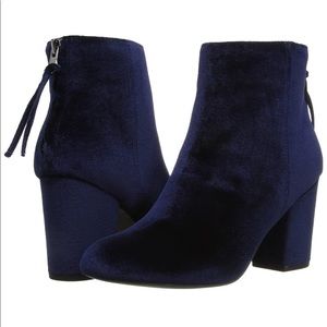 STEVE MADDEN VELVET BOOT